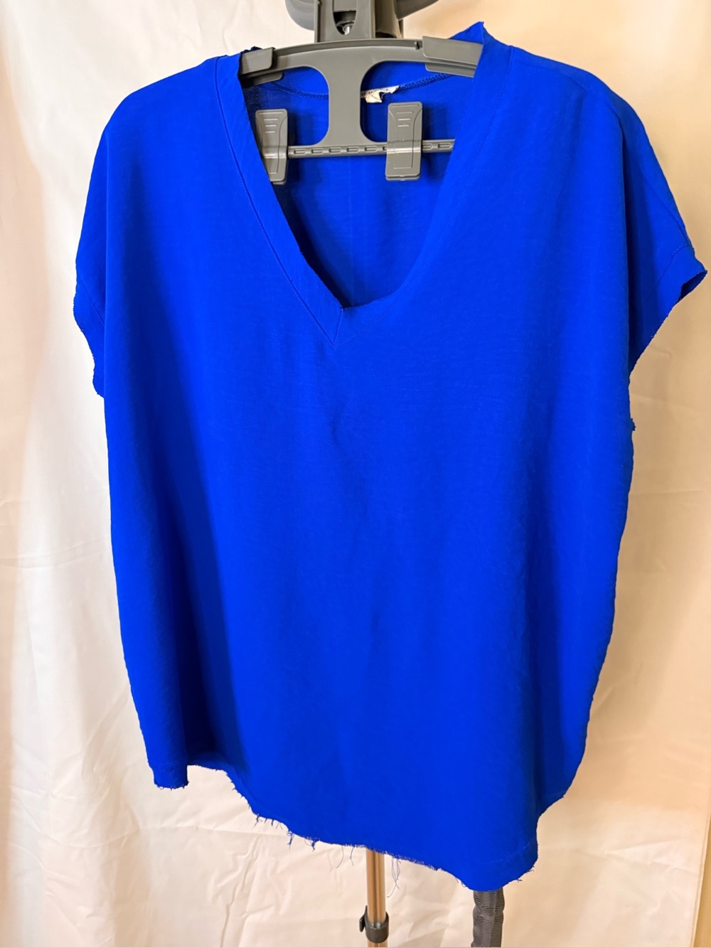 Jodfil Women’s Size Medium V-Neck Short Sleeve Women’s Top - Royal Blue